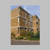 Langham Close flats, Ham Common. Stirling & Gowan. 1958, photo john lovelett, flickr.jpg